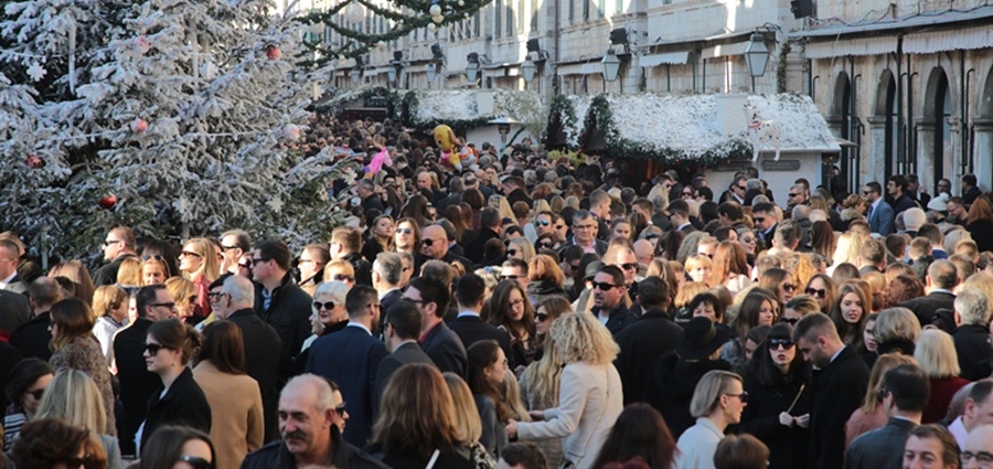 Christmas Eve in Dubrovnik's Old Town - Photo by Vedran Jerinic for www.dubrovniknet.hr