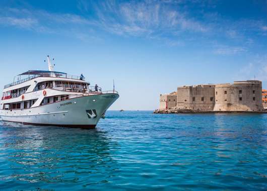 Adriatic DMC small ship cruise outside Dubrovnik