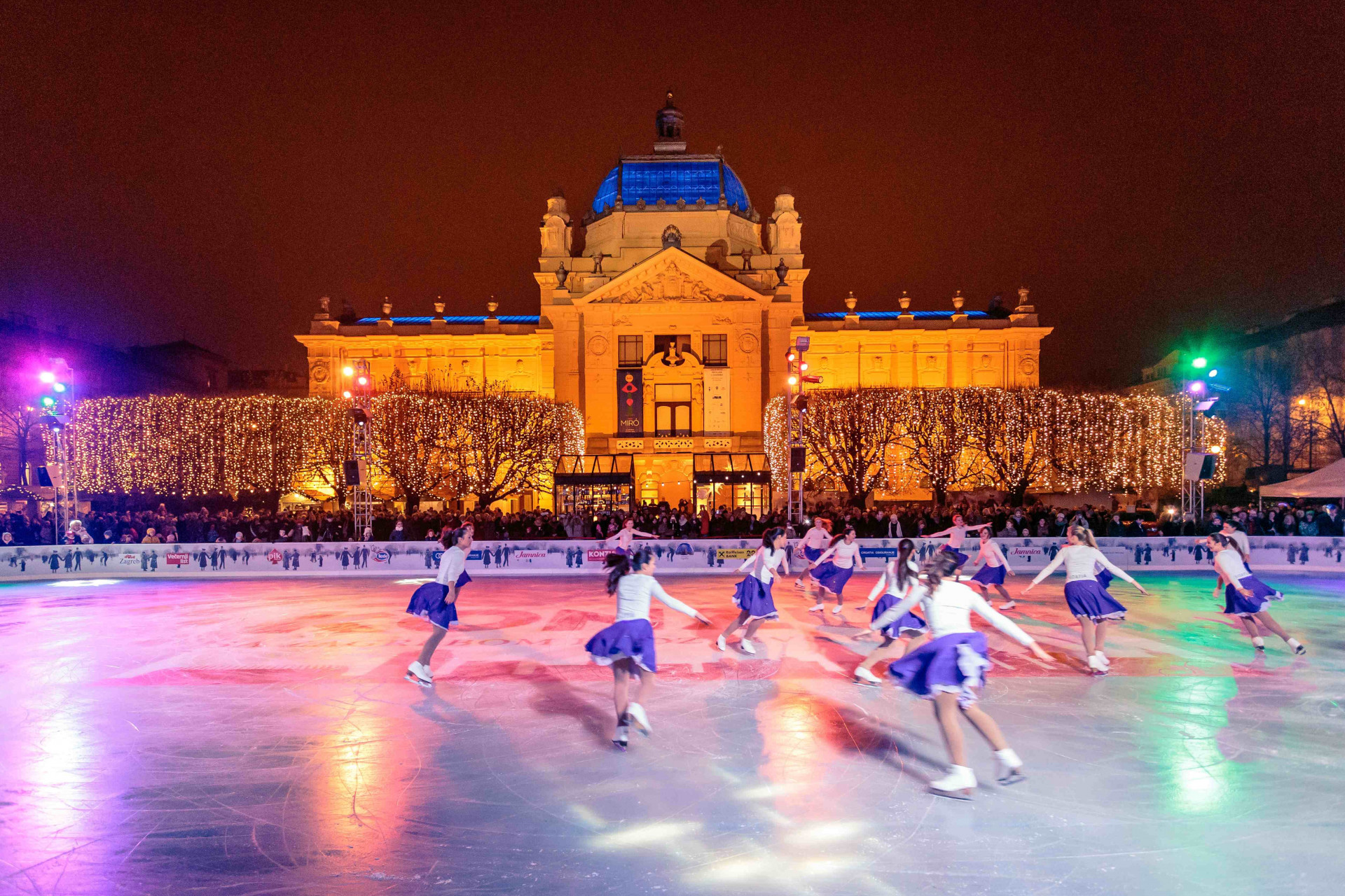 Zagreb Art Pavilion ice skaters