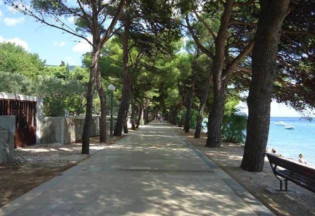 Promenade at Golden Cape, Brac