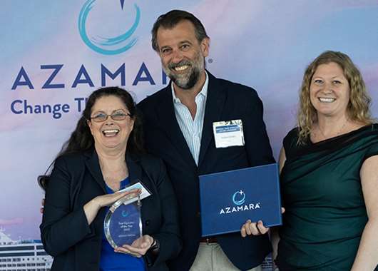 MD Srdjan Kristic receiving the prize from Azamara's Joni Lunsford and Shandra Stoeterau