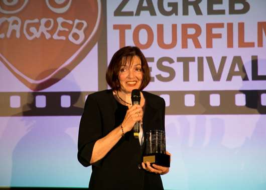 Ms. Zupan Ruskovic receives her award