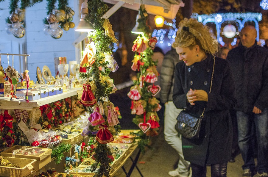 Zagreb Christmas Market by M.Mehulić